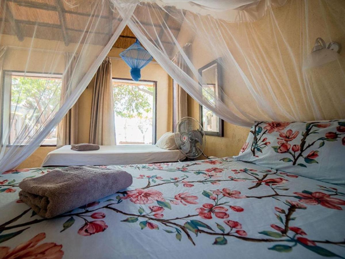 Thumbi View Lodge Cape Maclear Chambre photo