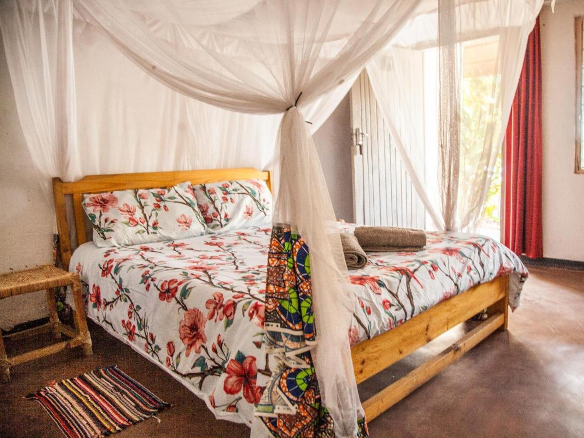 Thumbi View Lodge Cape Maclear Extérieur photo